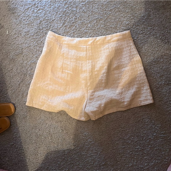 Khaki twill shorts - NEVER WORN! - Picture 2 of 6